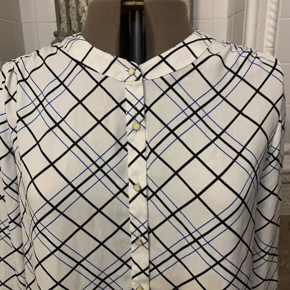 212 COLLECTION. Sz XL. Button Up. Long Sleeve. Poly Blouse. White Plaid. B86 - Picture 2 of 7